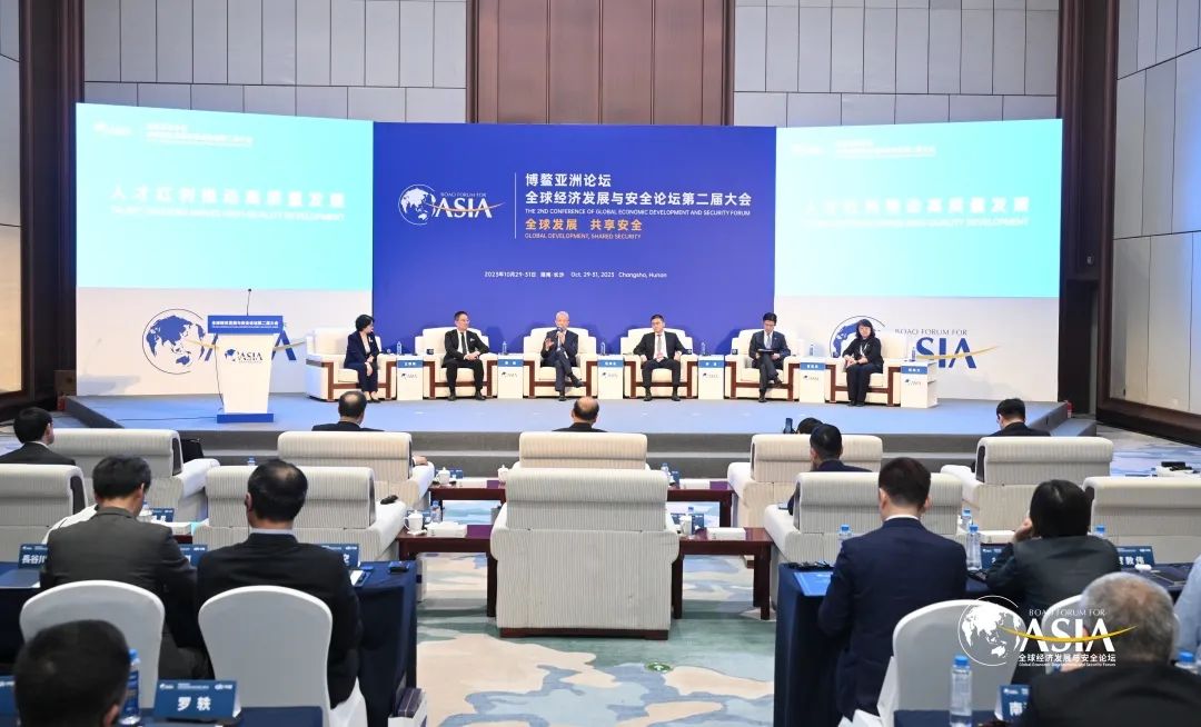 中智集團(tuán)董事長(zhǎng)卜玉龍、總經(jīng)理王曉梅應(yīng)邀出席博鰲經(jīng)安論壇第二屆大會(huì)人才紅利推動(dòng)高質(zhì)量發(fā)展論壇